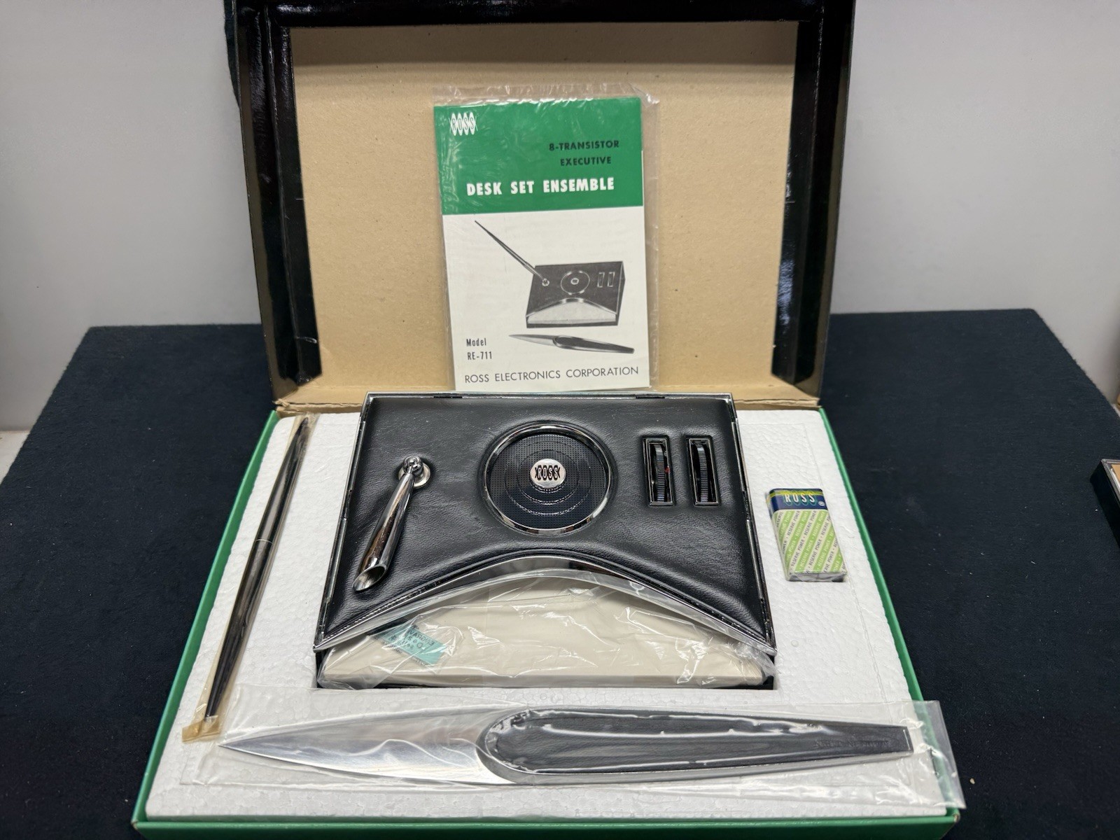 1960s Ross RE-711 Executive Desk Set w/ 8 Transistor Radio Complete Working