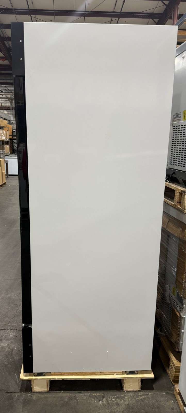 BLUEAIR BKGF23-HC GLASS DOOR MERCHANDISER FREEZER