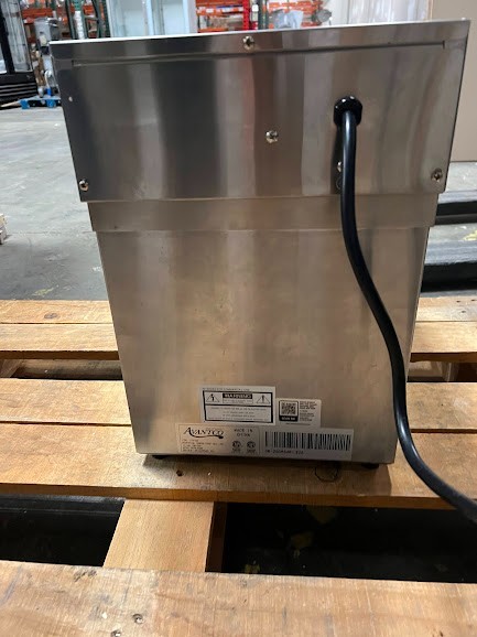 Avantco F200 15 lb. Medium-Duty Electric Countertop Fryer - 208-240V