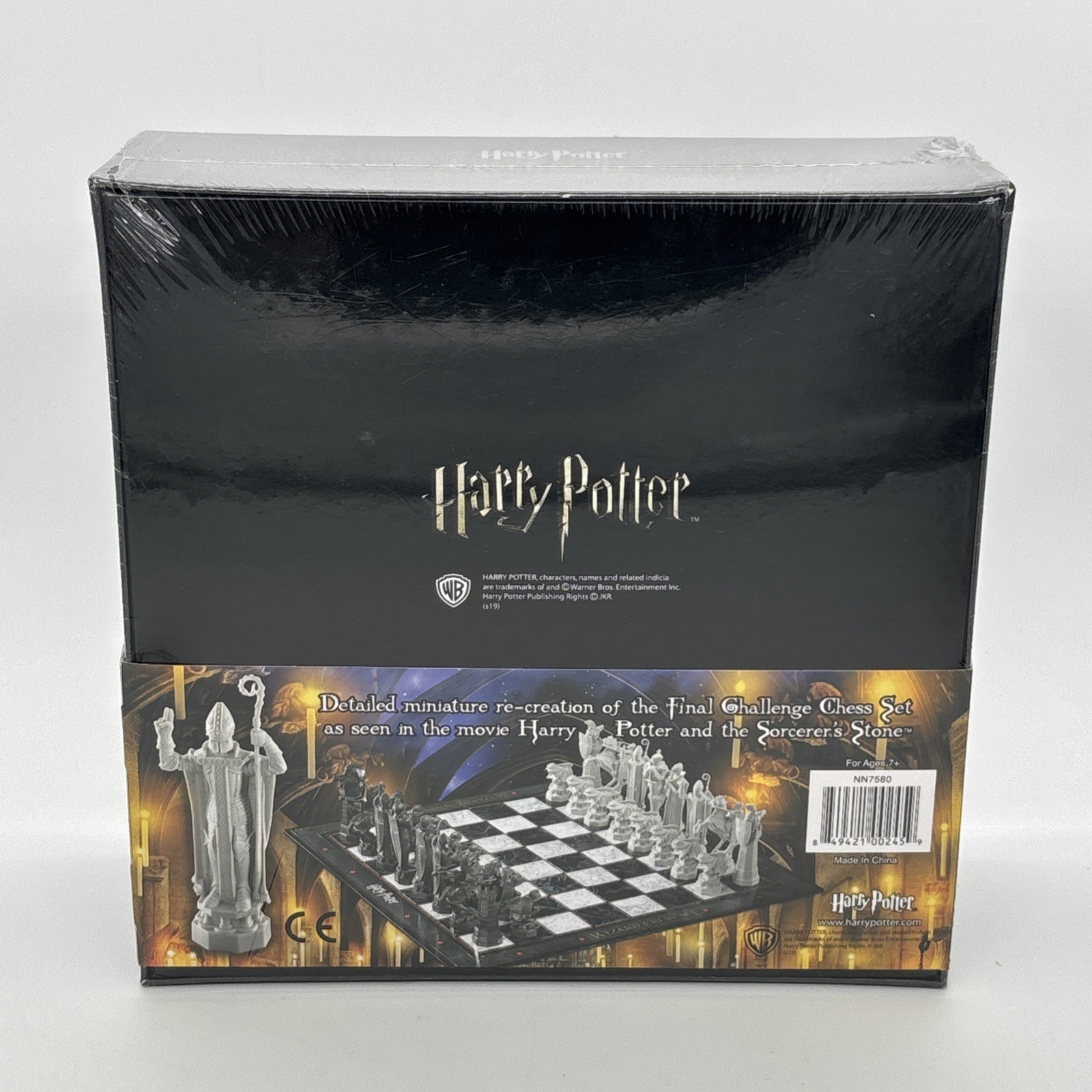 The Harry Potter Wizard Chess Set Noble Collection NN7580...NEW