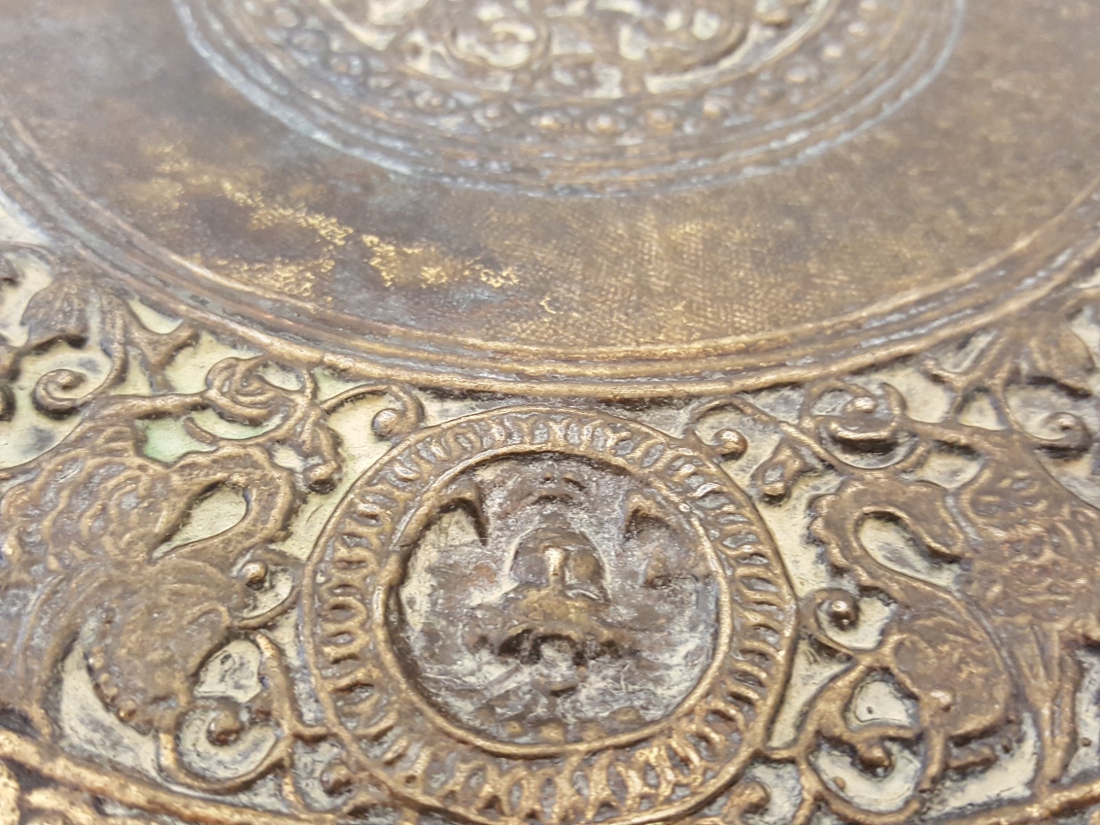 Vintage midcentury Moroccan gold gilt metal drinks table accent 2 tier 7184