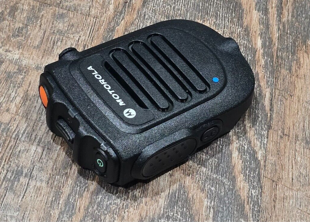 Motorola PMMN4095 Wireless Bluetooth Speaker Mic w/ Charger for APX Radio