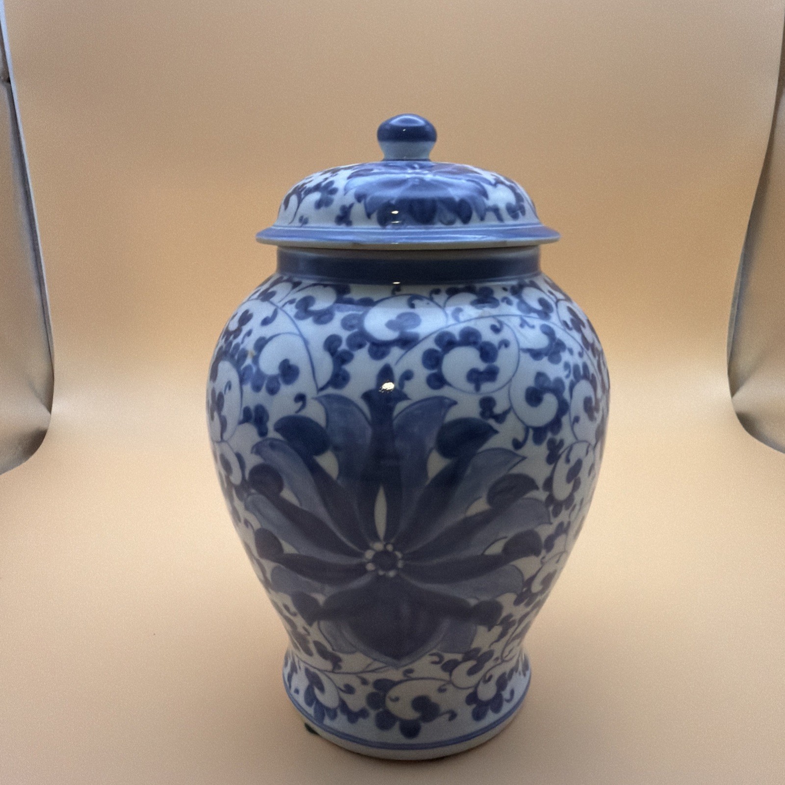 Maitland Smith 8”Blue & White Porcelain Ginger Jar Lidded Floral Scroll Thailand