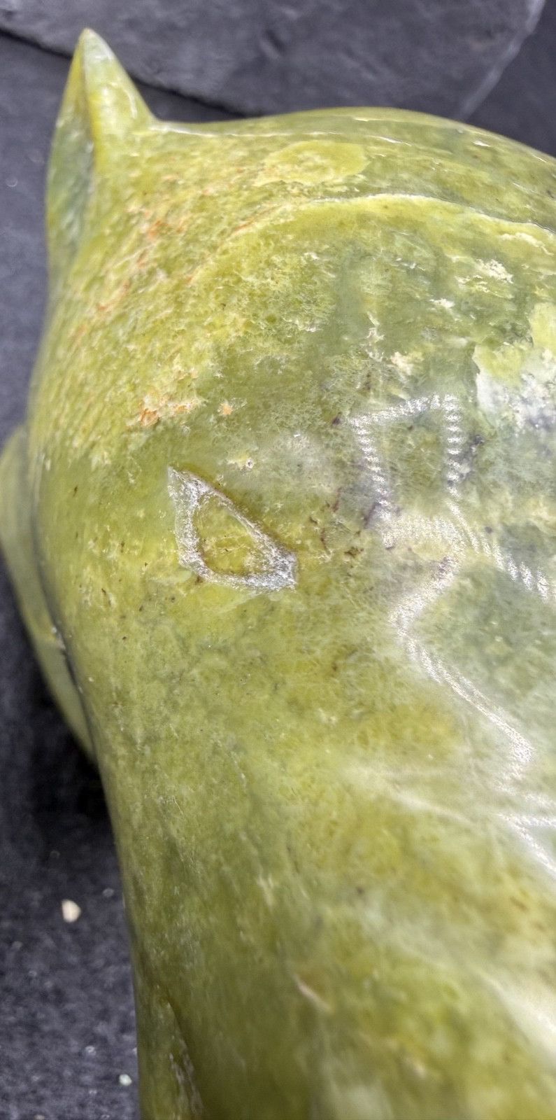 INUIT CARVED BEAR HEAD BY MOSHE KELLY carved serpentine