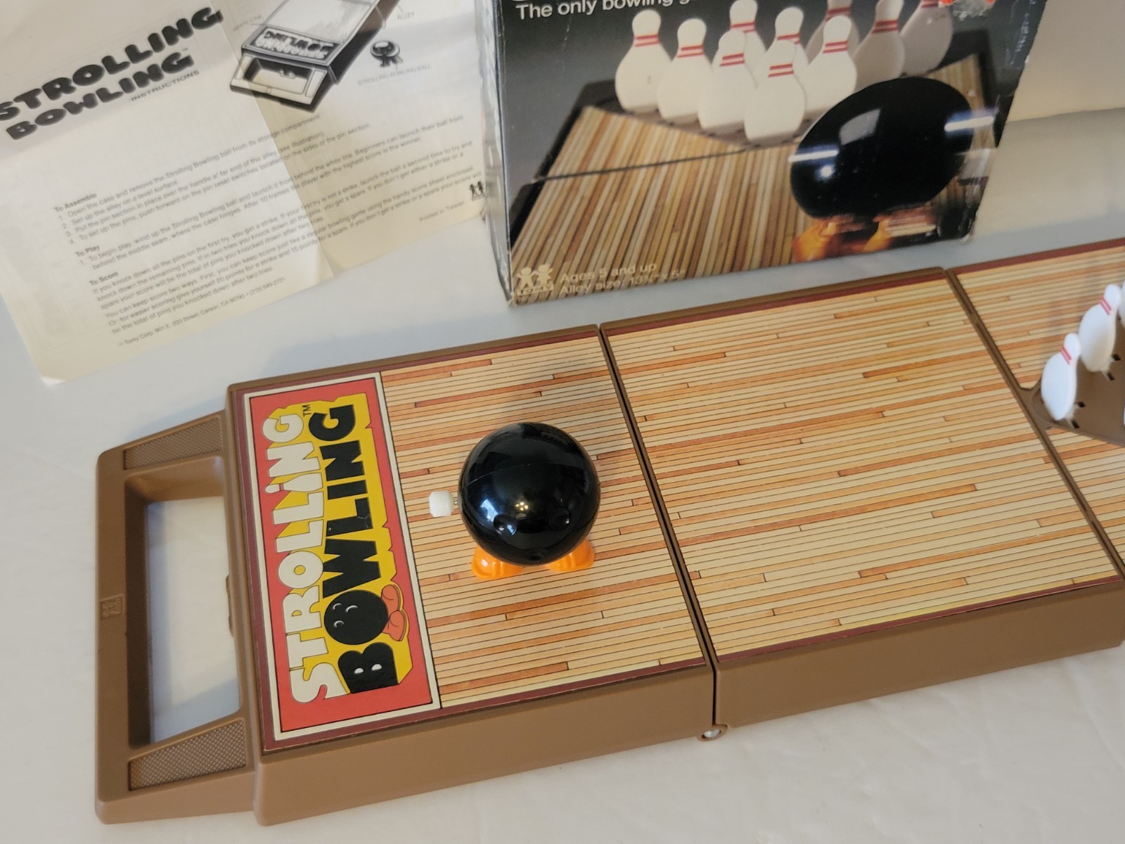 VINTAGE 1980s TOMY WIND UP STROLLING BOWLING GAME WITH BOX WORKING