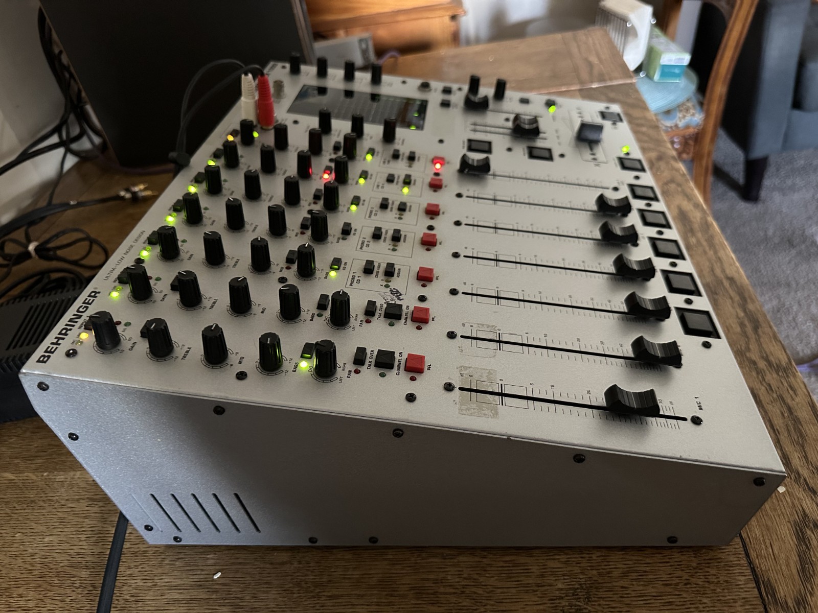 Behringer Pro Mixer DX 1000