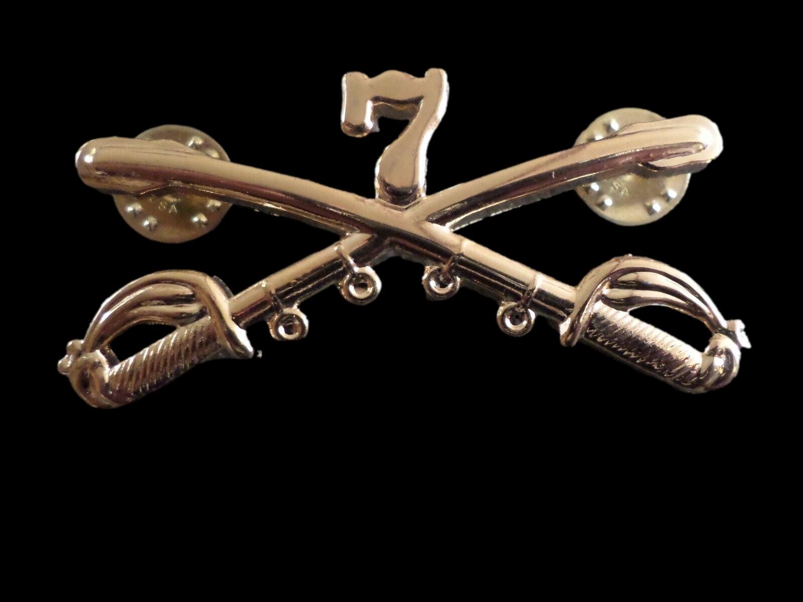 U.S MILITARY 7th CAVALRY METAL HAT BADGE PIN CROSSED SABERS SWORDS GEORGE CUSTER