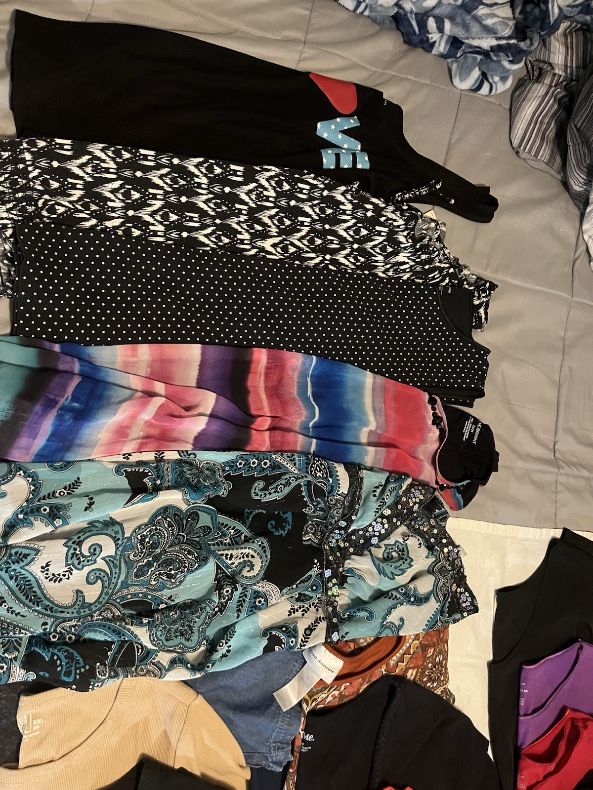 Bundle Of 54 Pieces Of Woman’s 2x-4x Tanks, Tees And Shorts And Capris