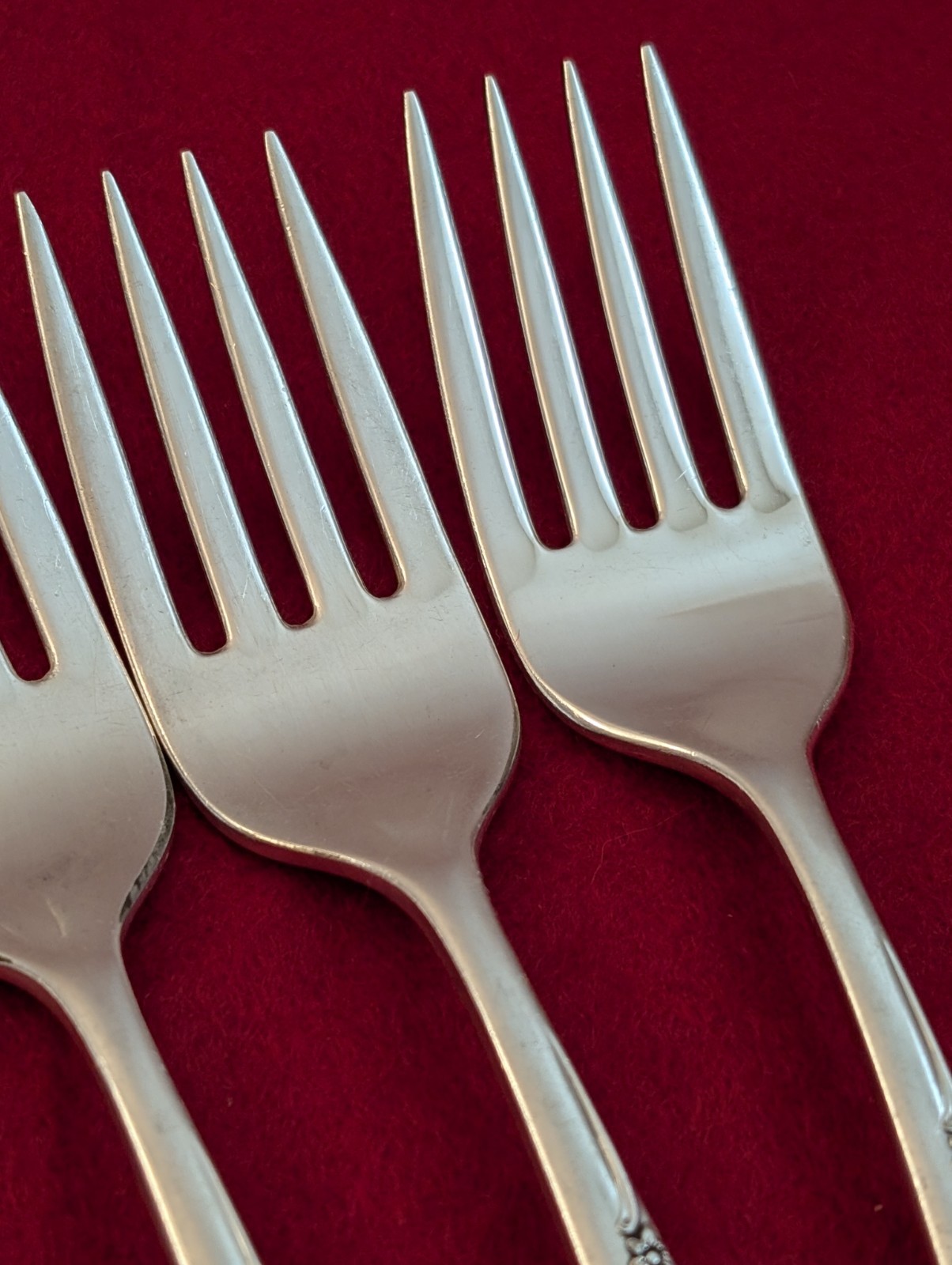Lot Of 8 Oneida Community SILVER FLOWER Silverplate Salad Forks Silverware