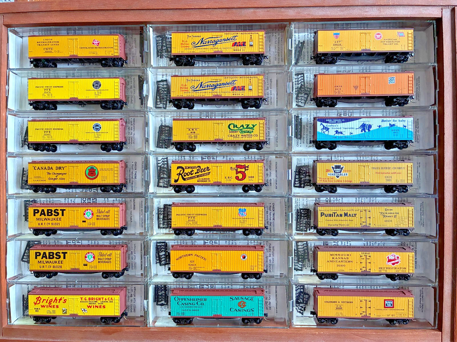 MICRO-TRAINS / MTL N-SCALE REEFER CARS - VINTAGE SEE PICS / LISTING FOR DETAILS