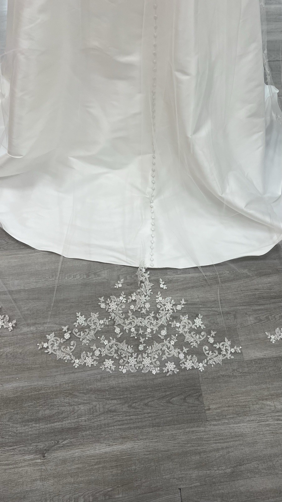 New Ansonia Cathedral Ivory Lace Veil V191L MSRP $315