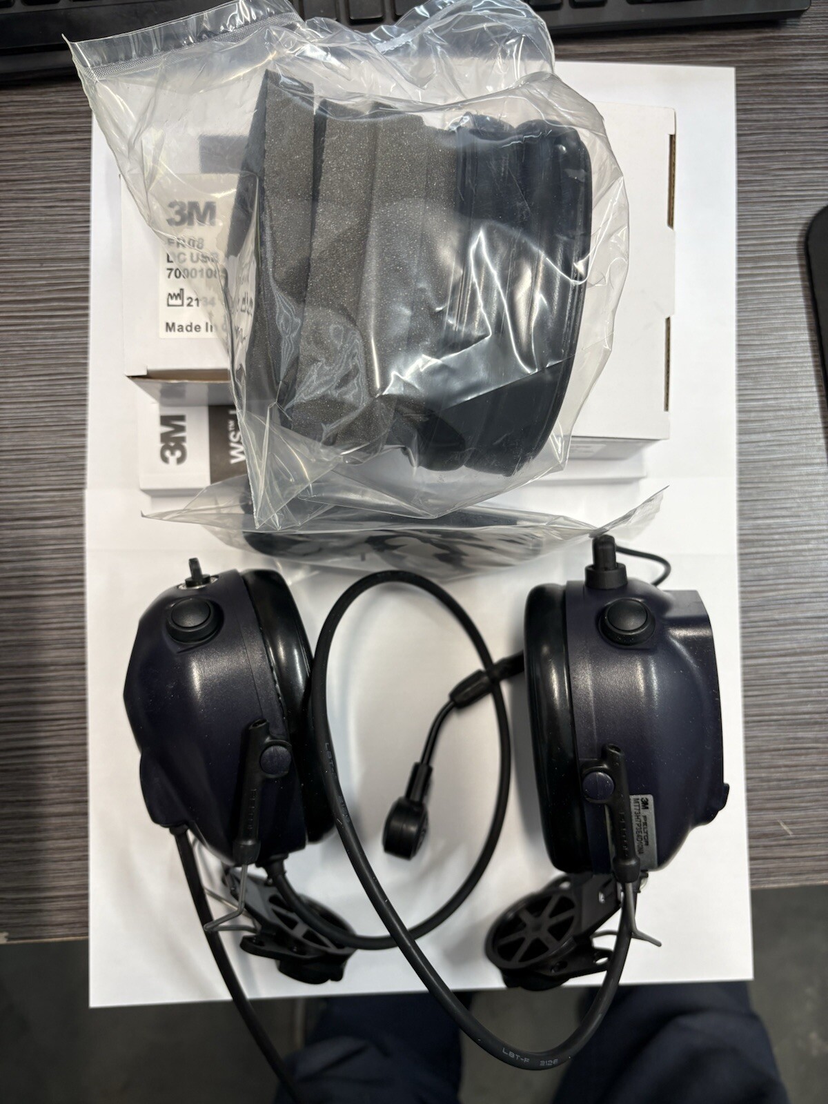 7100099586 3M PELTOR™ WS™ LiteCom PRO III MT73H7P3E4D10NA Hard Hat Headset