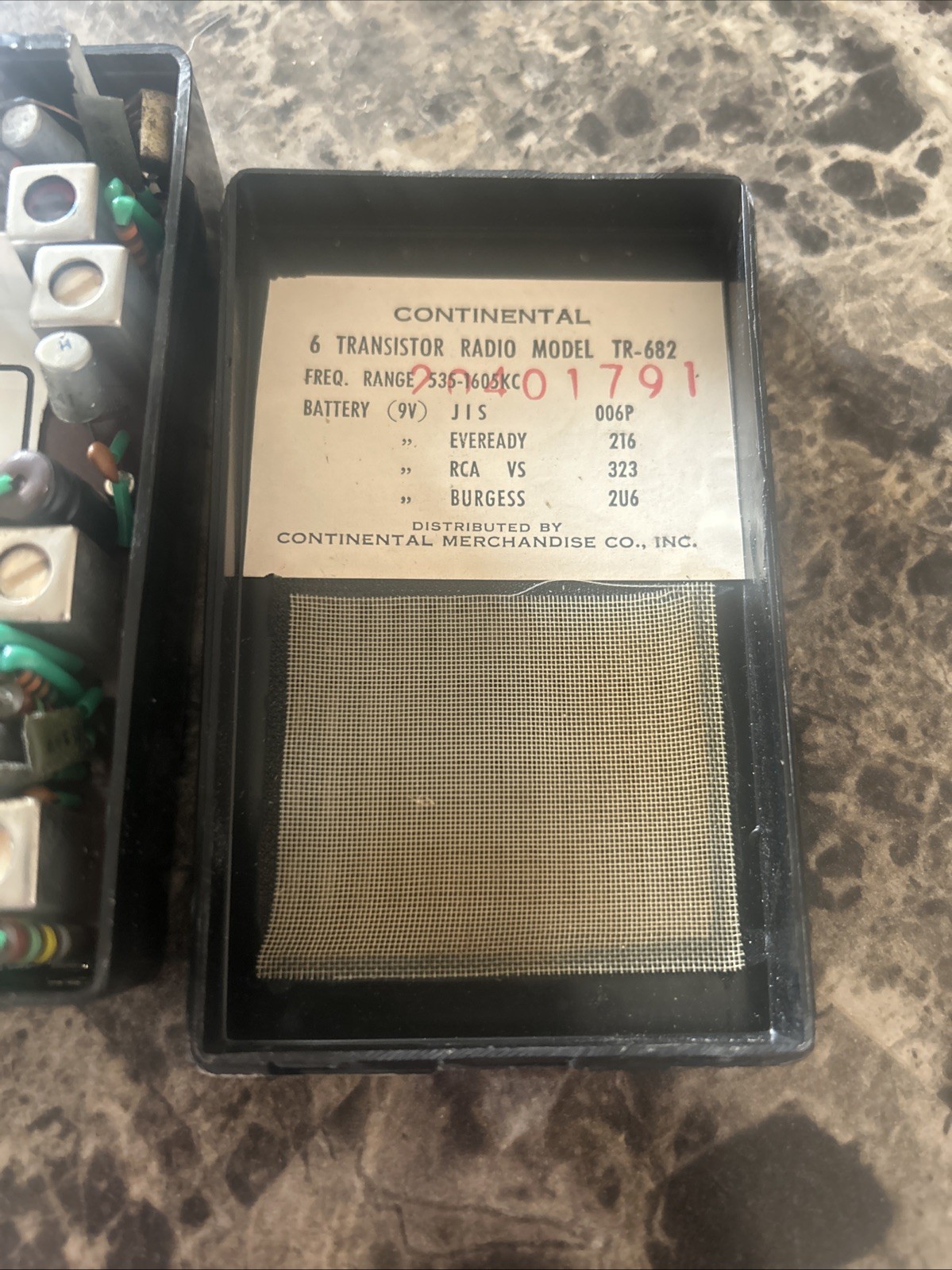 Vintage Continental 6 Transistor Radio Model TR-682 Crack Free (Works)