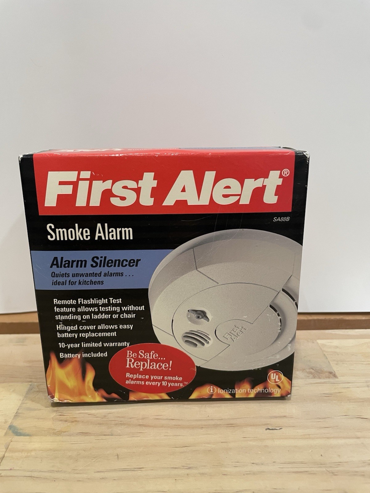 1990 First Alert Smoke & Fire Detector Kitchen W/light Test model SA88 READ