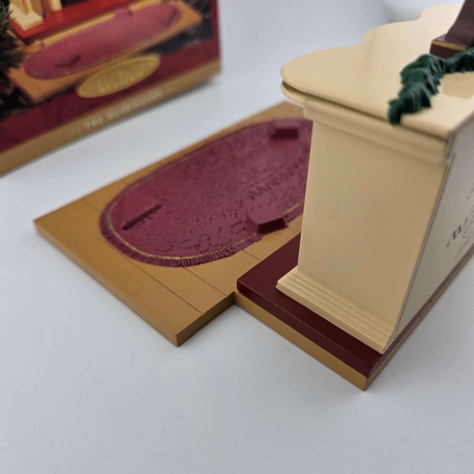 Hallmark Keepsake Bearingers Flickering Light Fireplace 2003 Ornament Tested