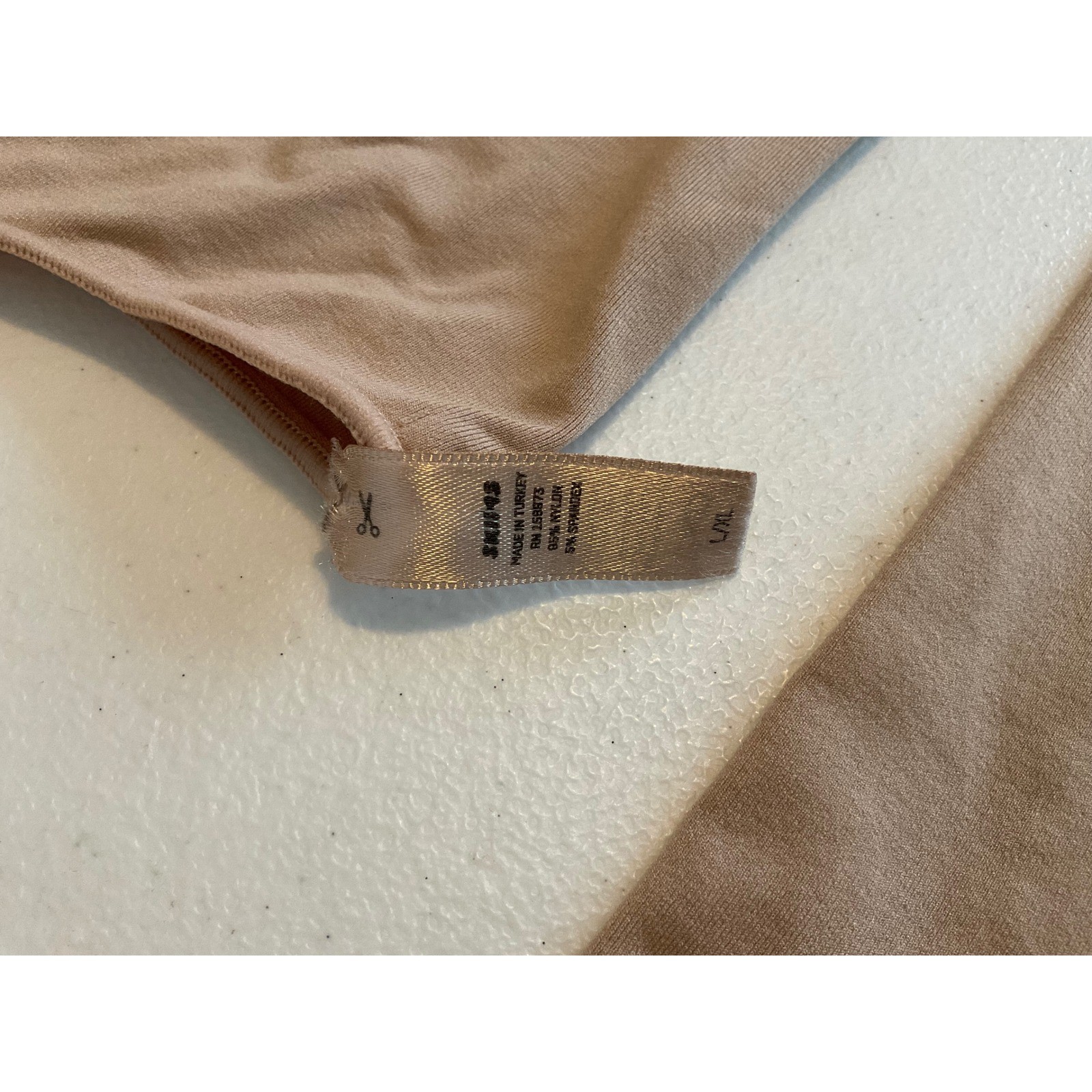 SKIMS Essential Long Sleeve Scoop Neck Bodysuit Sand Nude L/XL RN158973