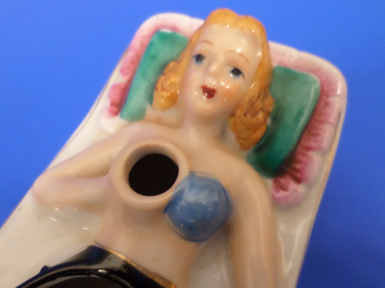 Vintage SEXY Risque Lady w/ Fan Black Shorts Legs NAUGHTY NODDER ASHTRAY