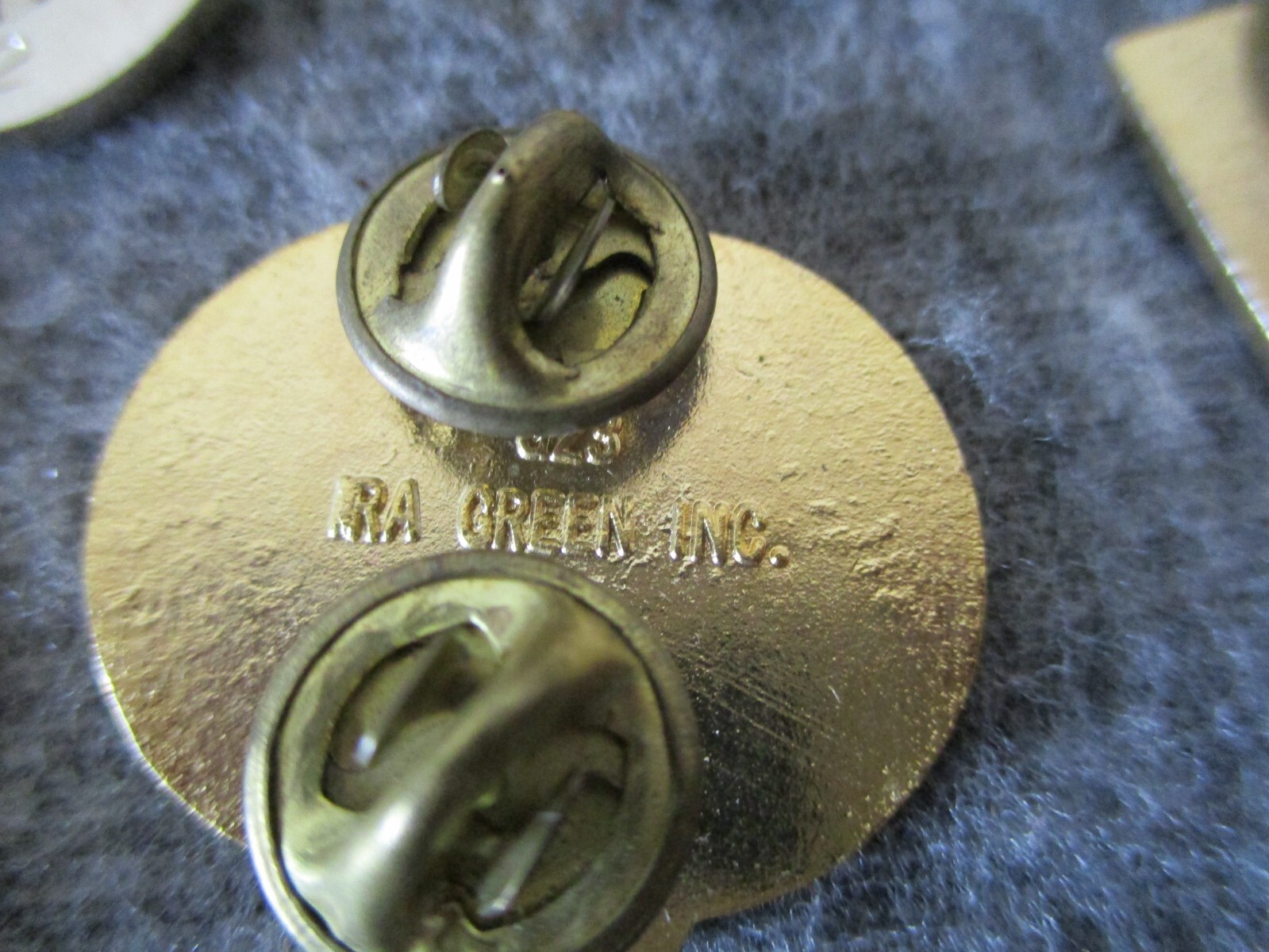 WWII/KOREA/VIETNAM PINS BADGES PATCHES BUCKLES++ - OVER 180+