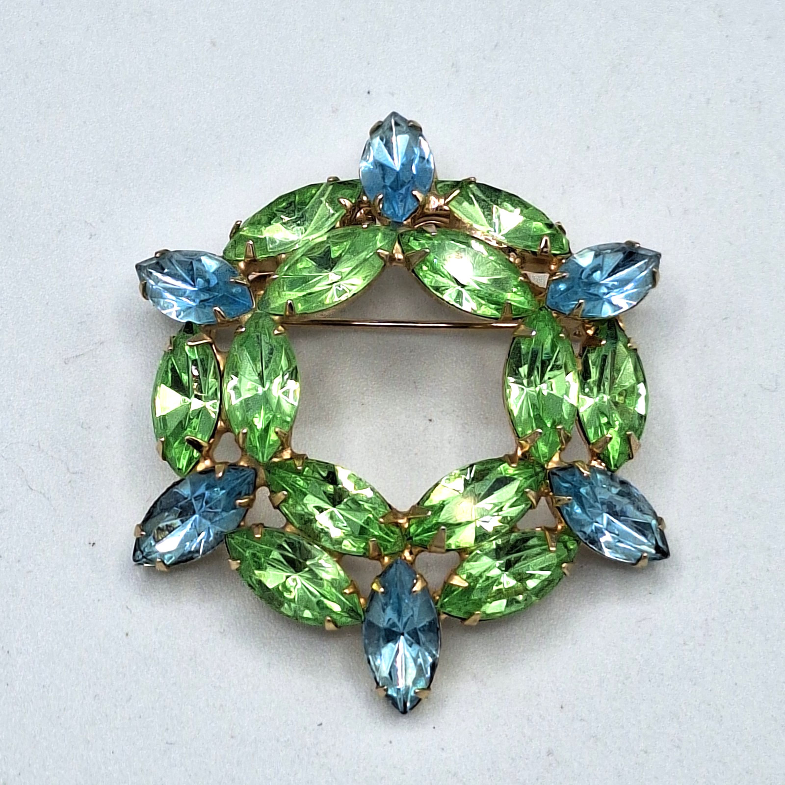 Gold Tone Blue & Green Uranium Glass UV Reactive Brooch Unsigned Wreath 2"