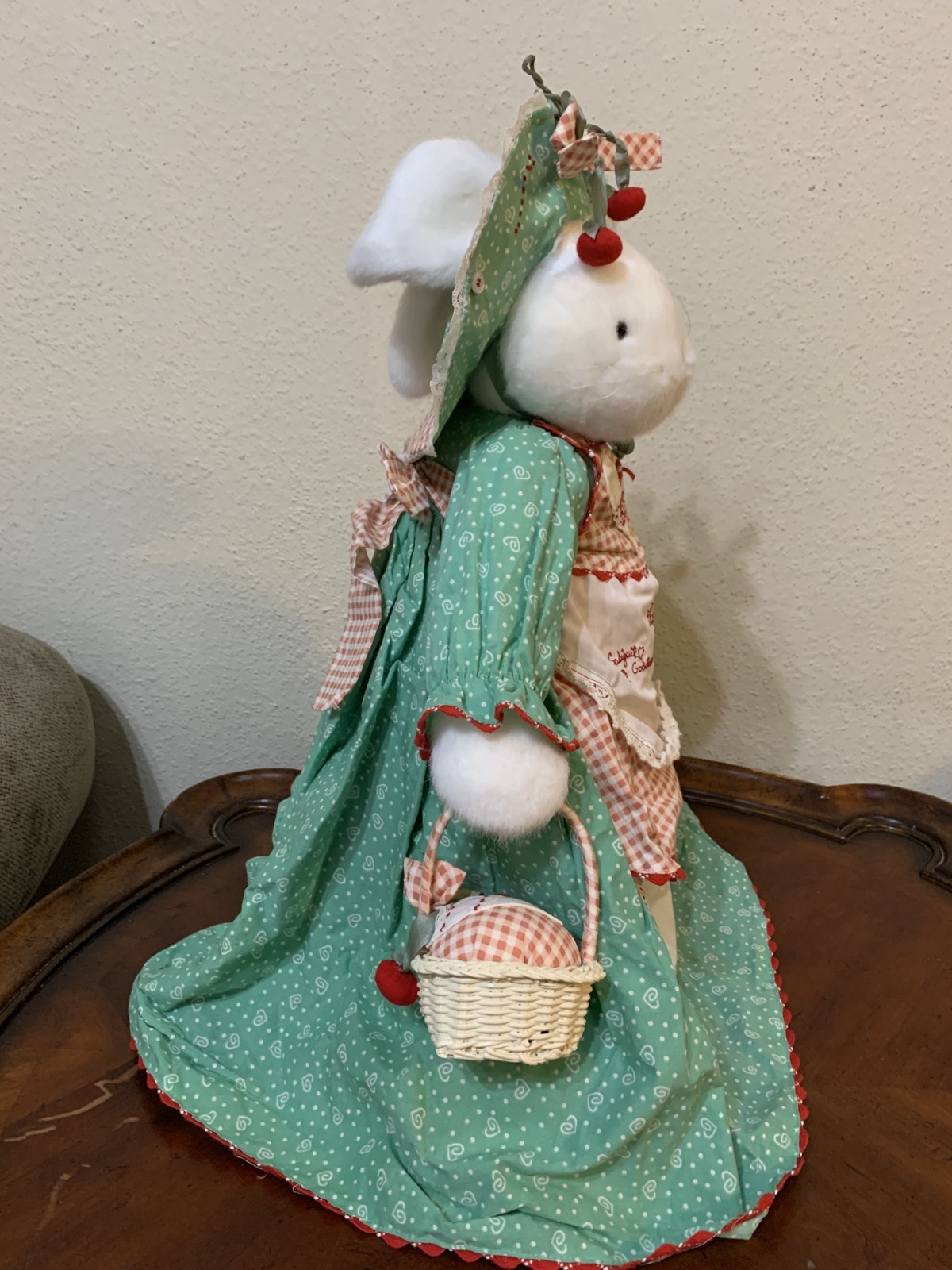 Bunnies By The Bay Gabigail Goodness 20" Bunny Hallmark 2002 Tag & Stand