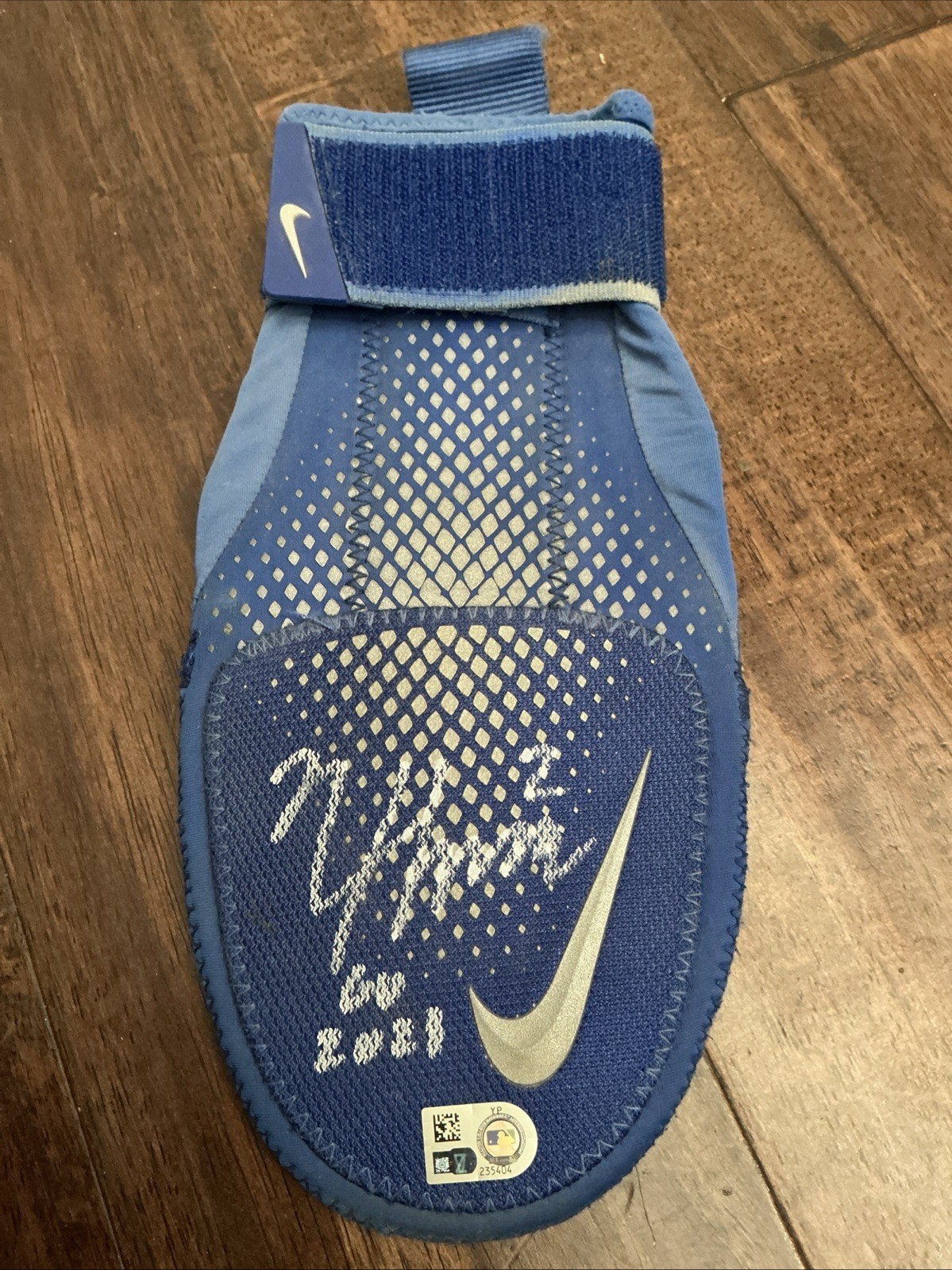 Nico Hoerner 2023 GAME USED SLIDING MITT Cubs autograph SIGNED Inscribed