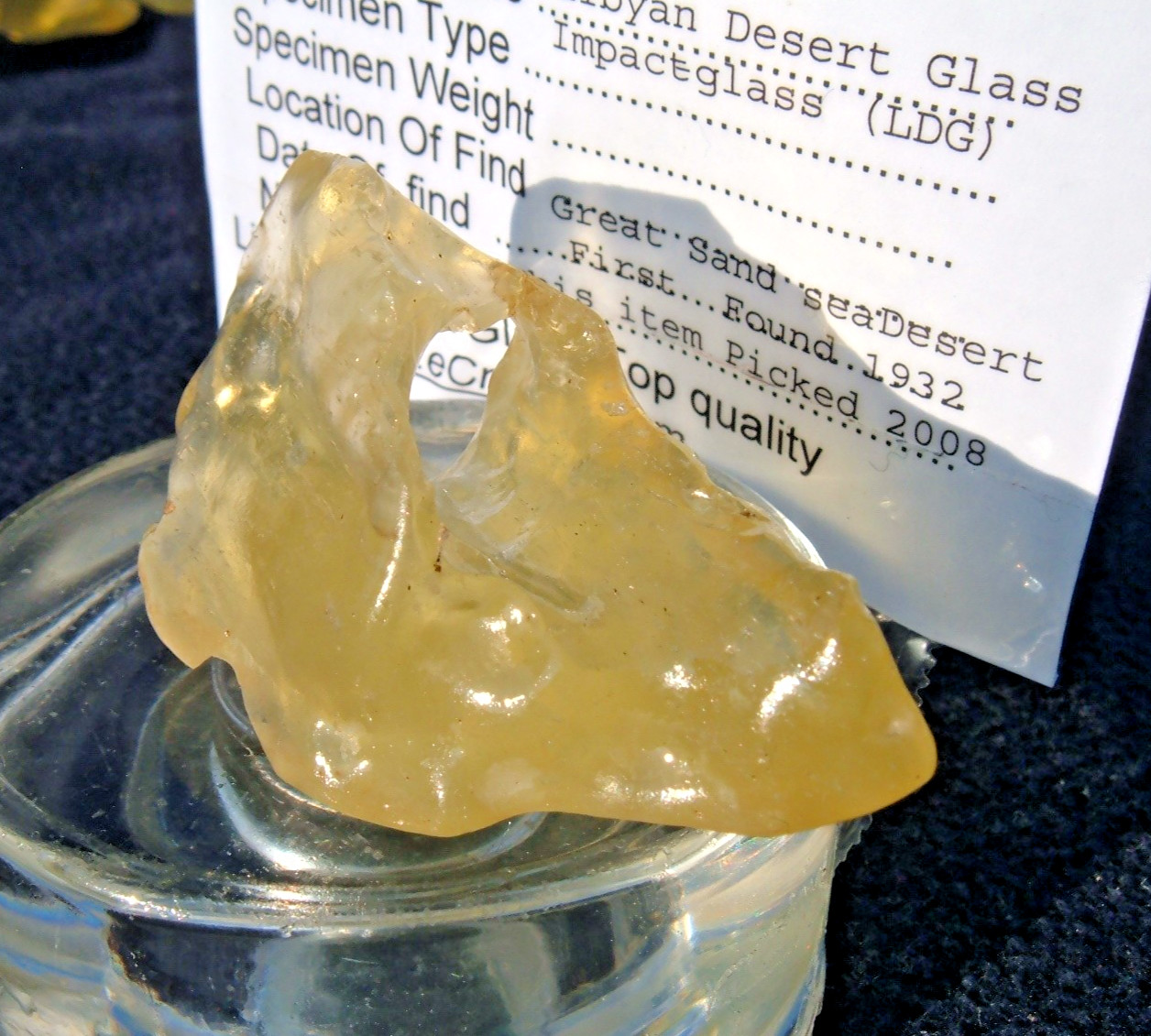 Libyan Desert Glass Meteorite Tektite impact specimen( 155 crt)Natural Hole Gem