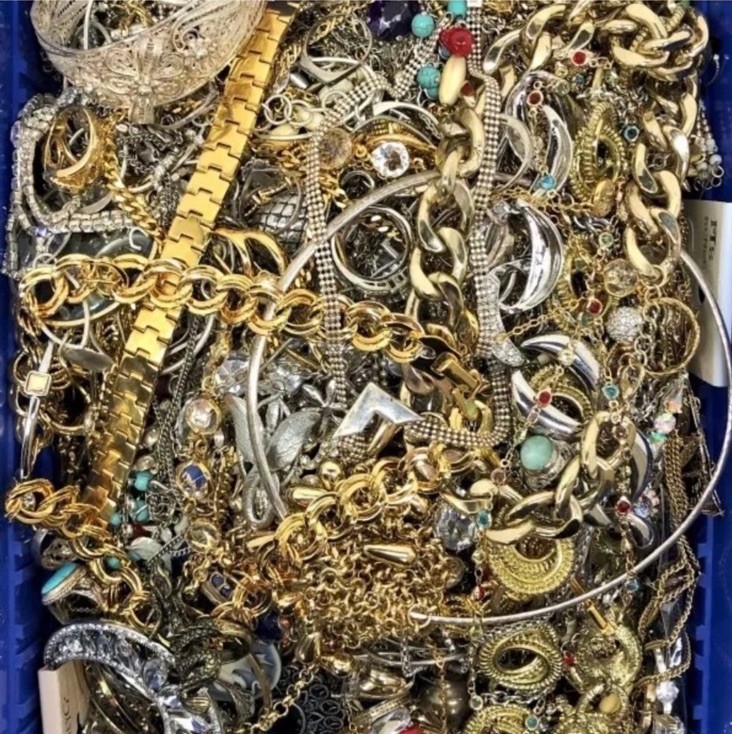 ⚜️ 2 LB Tangled Jewelry Treasure Lot ⚜️ Gold & Silver Tone Chains | Unsearched