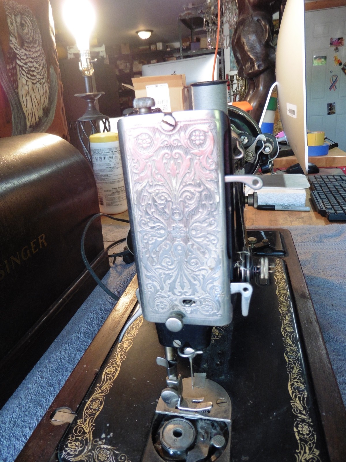 Vintage Singer Sewing Machine Serial# AB670423 BU7 Sewing Motor