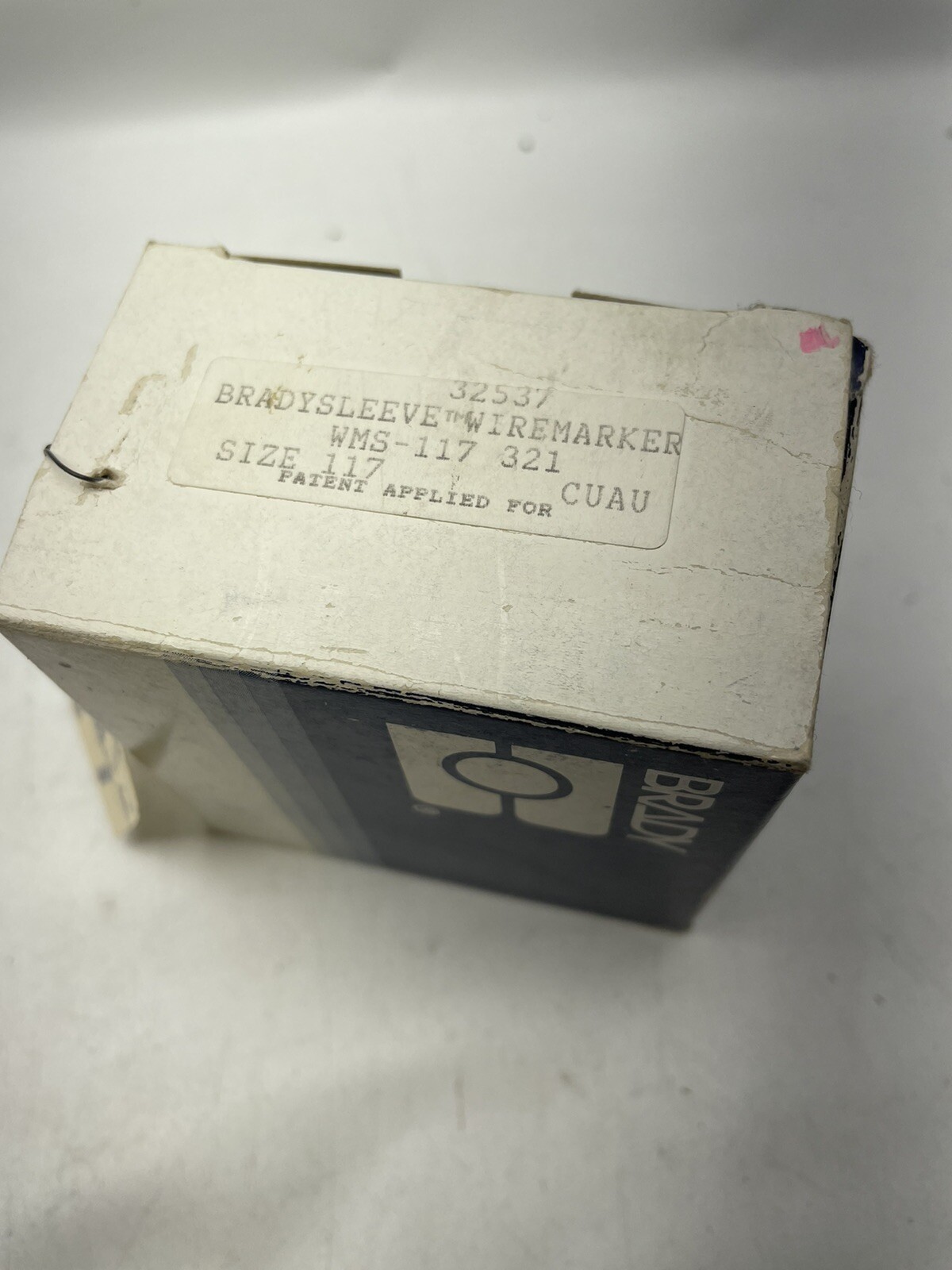 NEW BRADYSLEEVE WIREMARKER 32537 / WMS-117-321 500 CNT ROLL 1.5" X .35"