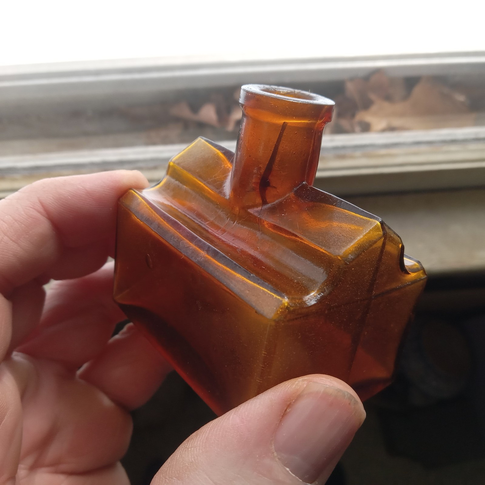 LEVISON'S INKS ST.LOUIS 1880s AMBER CABIN COTTAGE SHAPE PENREST INK BOTTLE AS IS