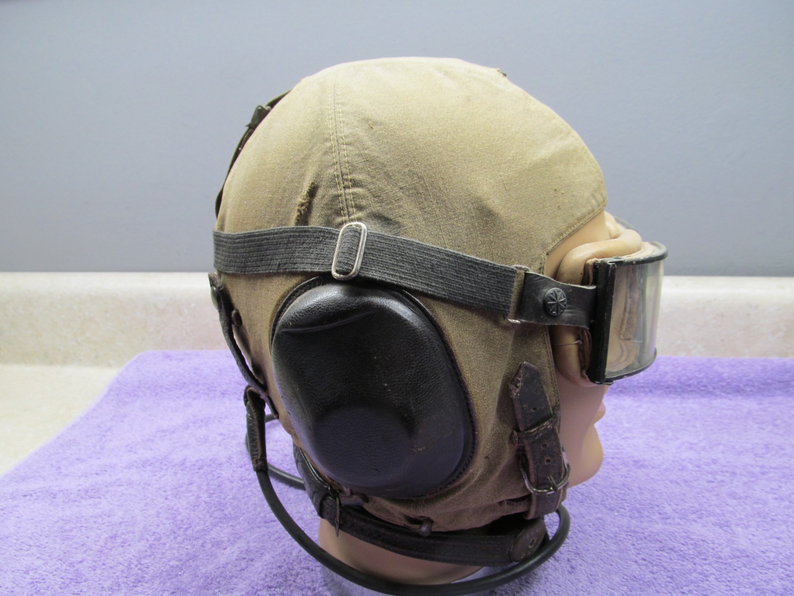 WW2 German Luftwaffe LKpS101 Summer Flight Helmet w/Full Coms, Goggles mint con