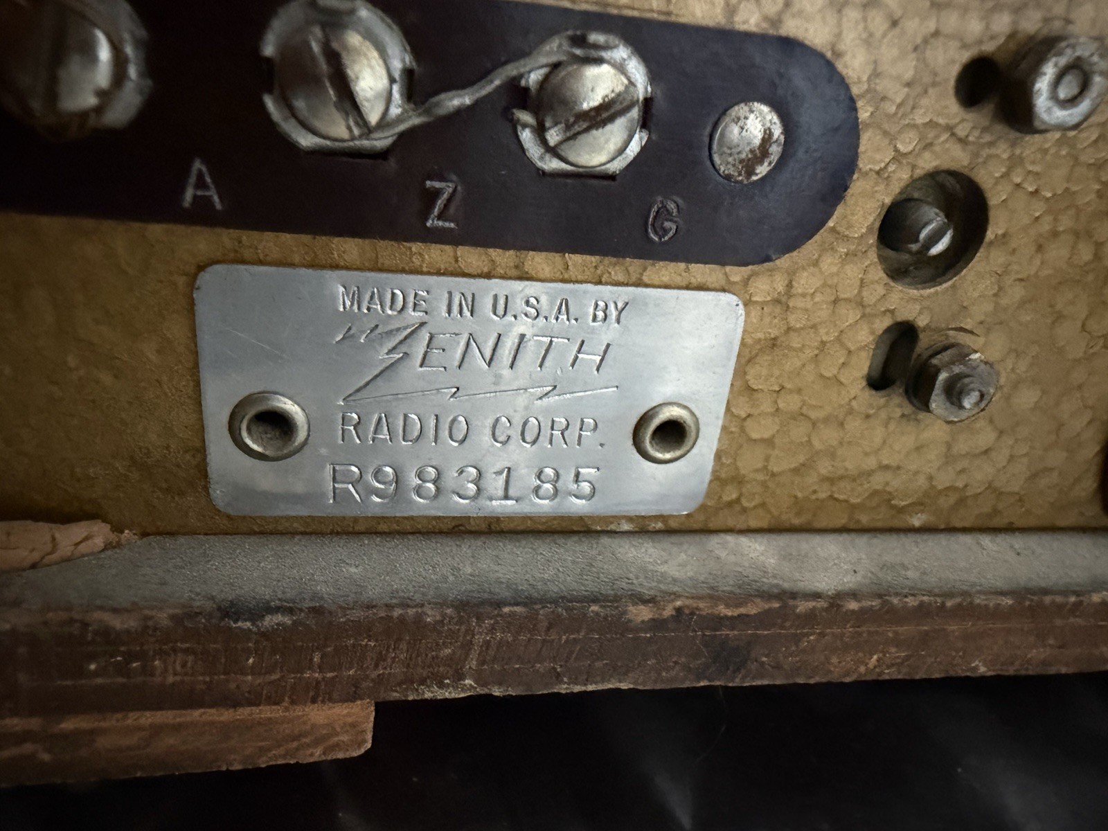 Original Finish 1939 ZENITH 6-S-322 “Stars and Stripes” SIX TUBE TABLE RADIO