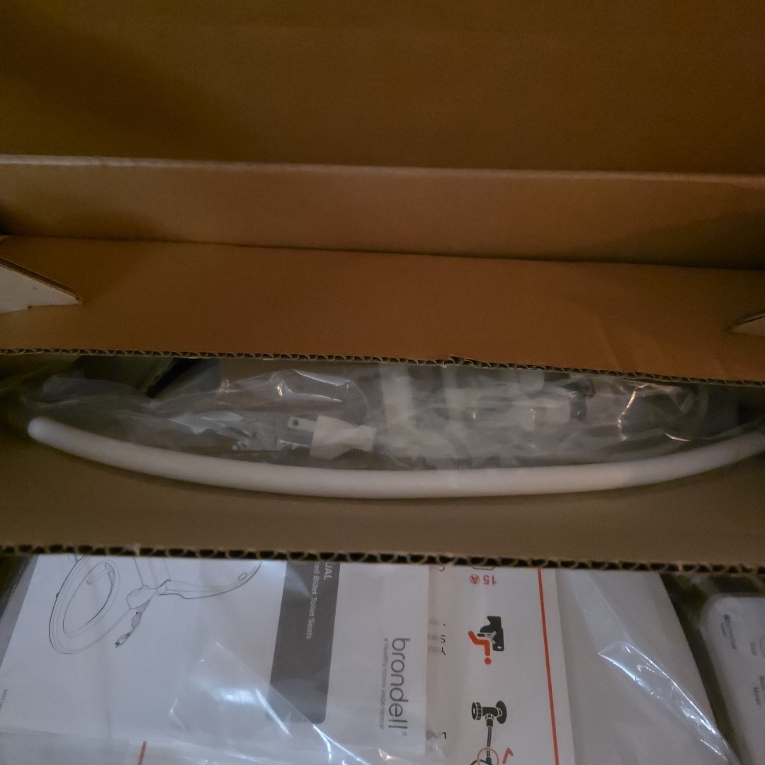 Brondell Swash SE400EW Electric Bidet Toilet Seat Elongated White - New