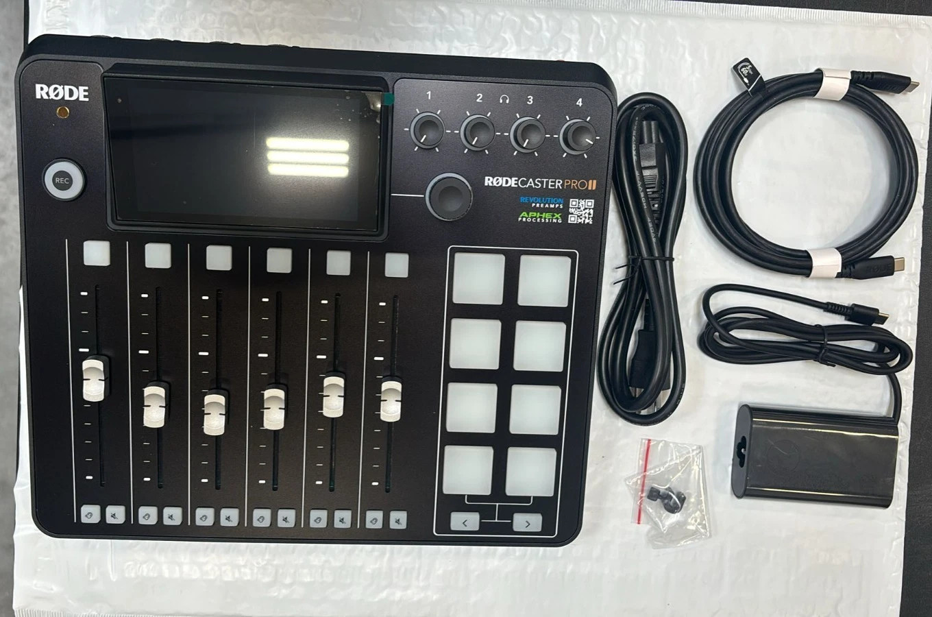 Rode Rodecaster Pro ii Integrated Audio Production Studio - Black