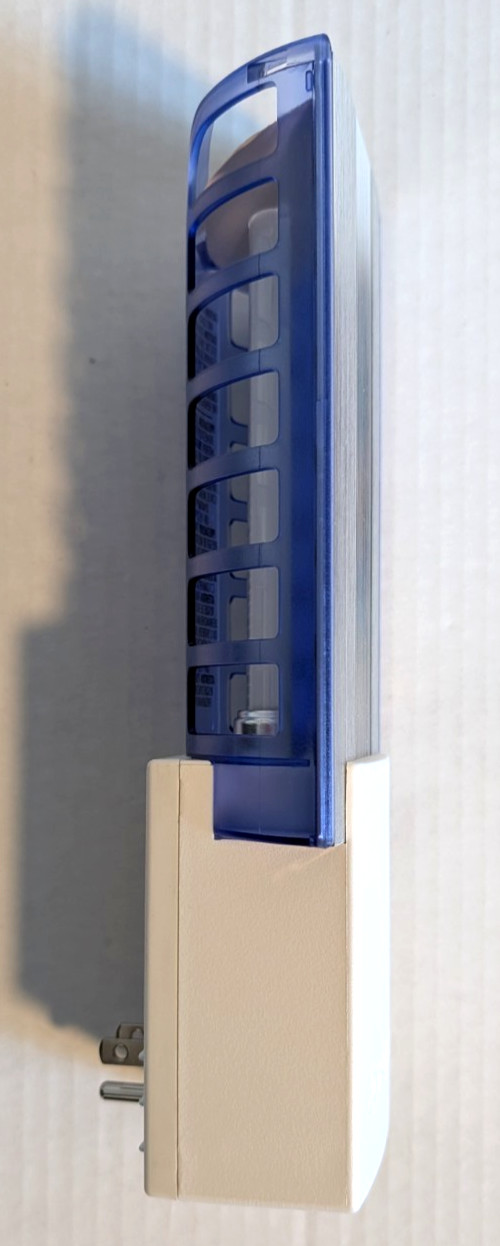 DynaTrap DT3009W-1003P Flylight Insect Trap w/ 2 Glue Cards - New Open Box