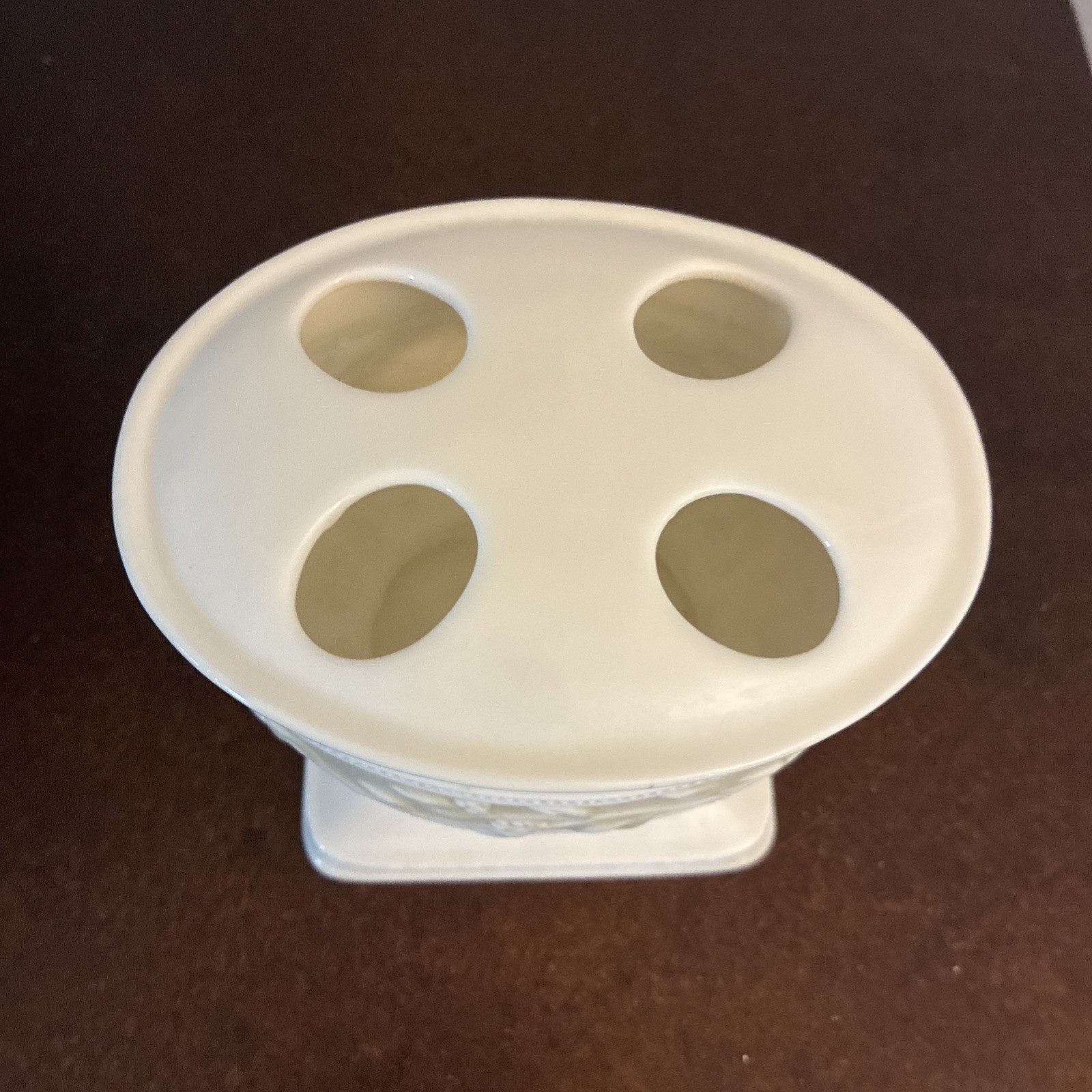 Croscill Willow Brook Acadia Ceramic Off White Toothbrush Holder Celery Bathroom