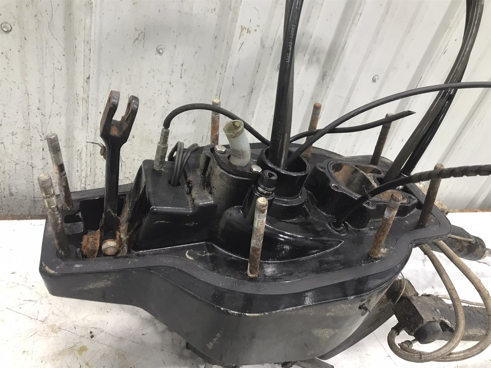 MerCruiser Alpha 1 Gen 2 out drive mount gimbal housing & hydraulic cylinders