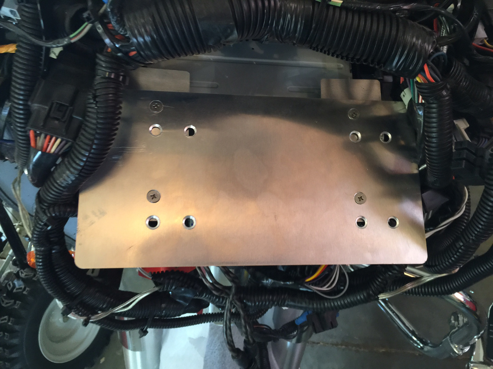 2008 - 2013 Batwing large amplifier mounting kit Harley Street Glide Diamond