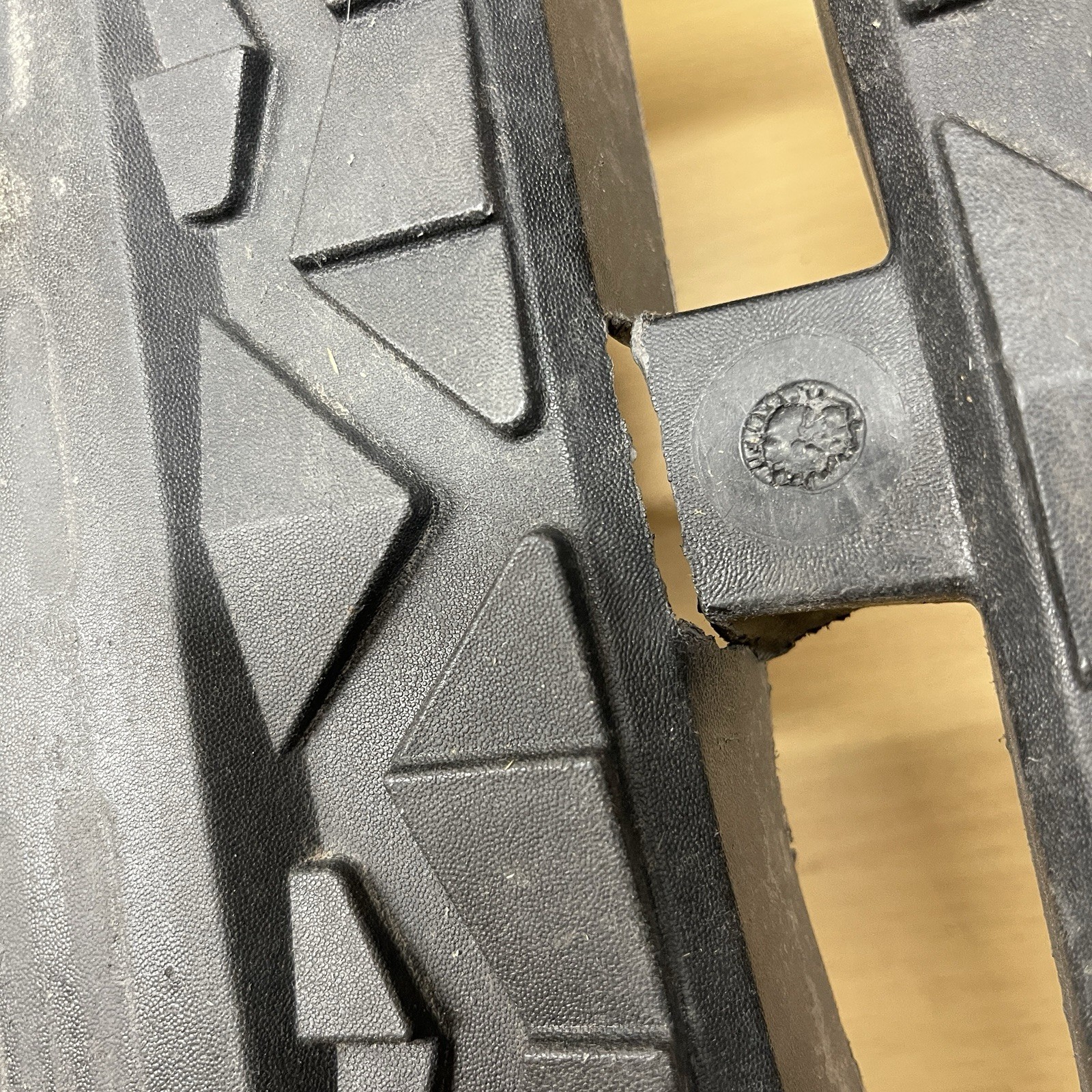 Can-AM OEM LH Footwell Outlander 400 650 800R *CRACKED* 705003632