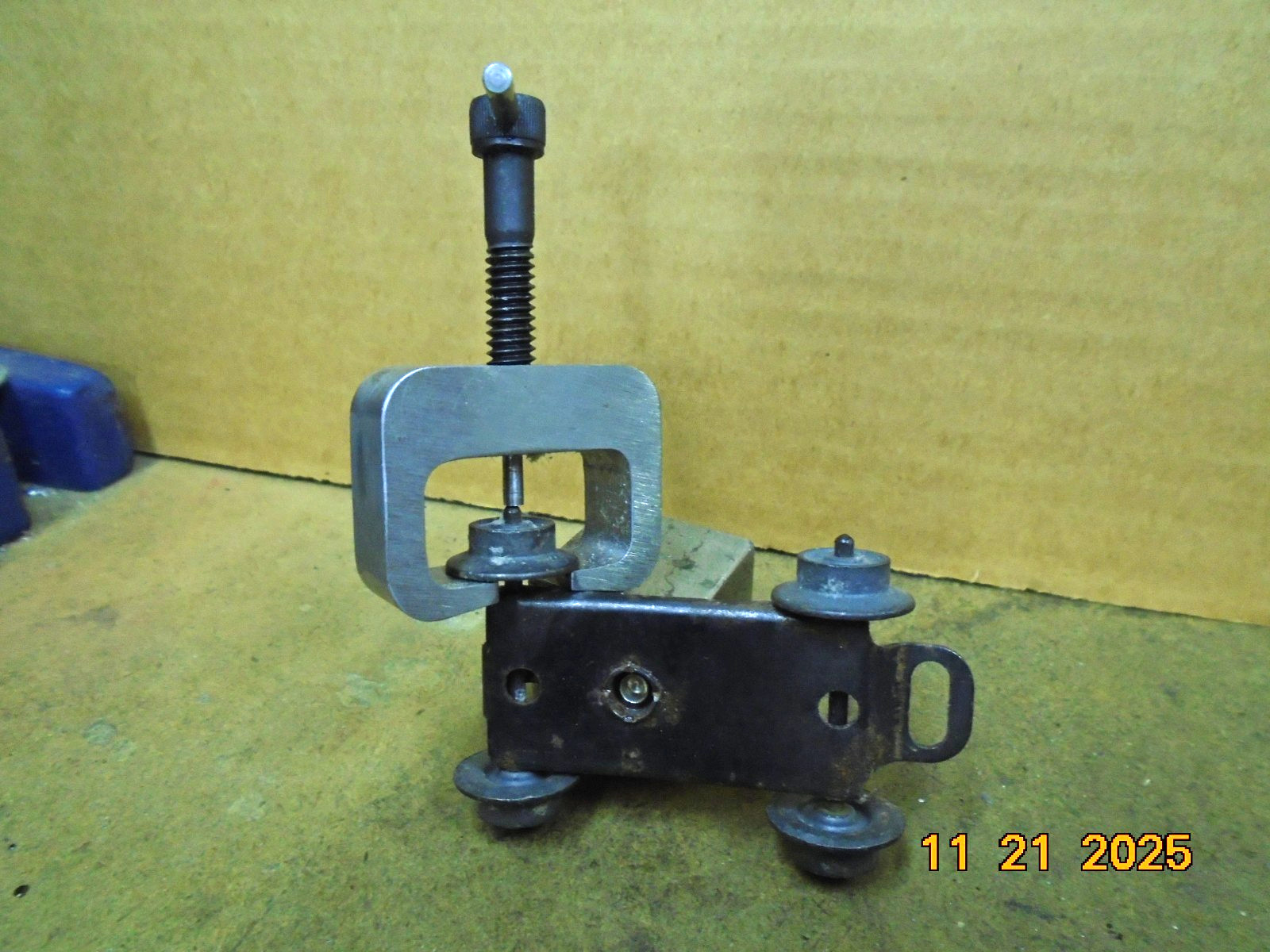 LIONEL SERVICE TOOL ST-311 SMALL WHEEL PULLER HARD STEEL MANY USES SEE PICTURES