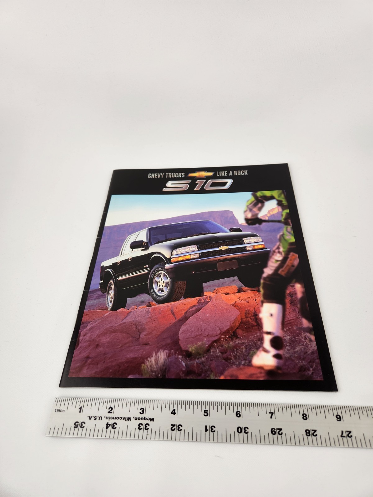 32 Page Original 2002 Chevrolet S-10 Truck Sale Brochure Dealer Booklet Promo