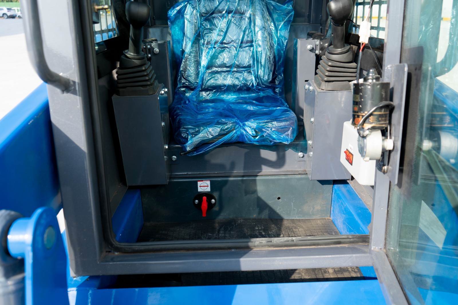 TYPHON STOMP 509 25HP Kubota D1105 1.4 Ton EPA Skid Steer Loader Brand New USA