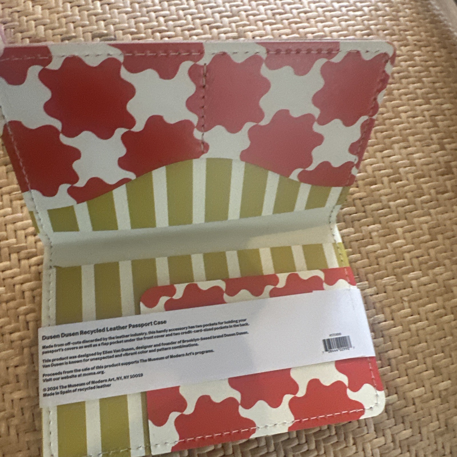 Dusen Dusen Passport Case Arc MoMA Recycled Leather NWT