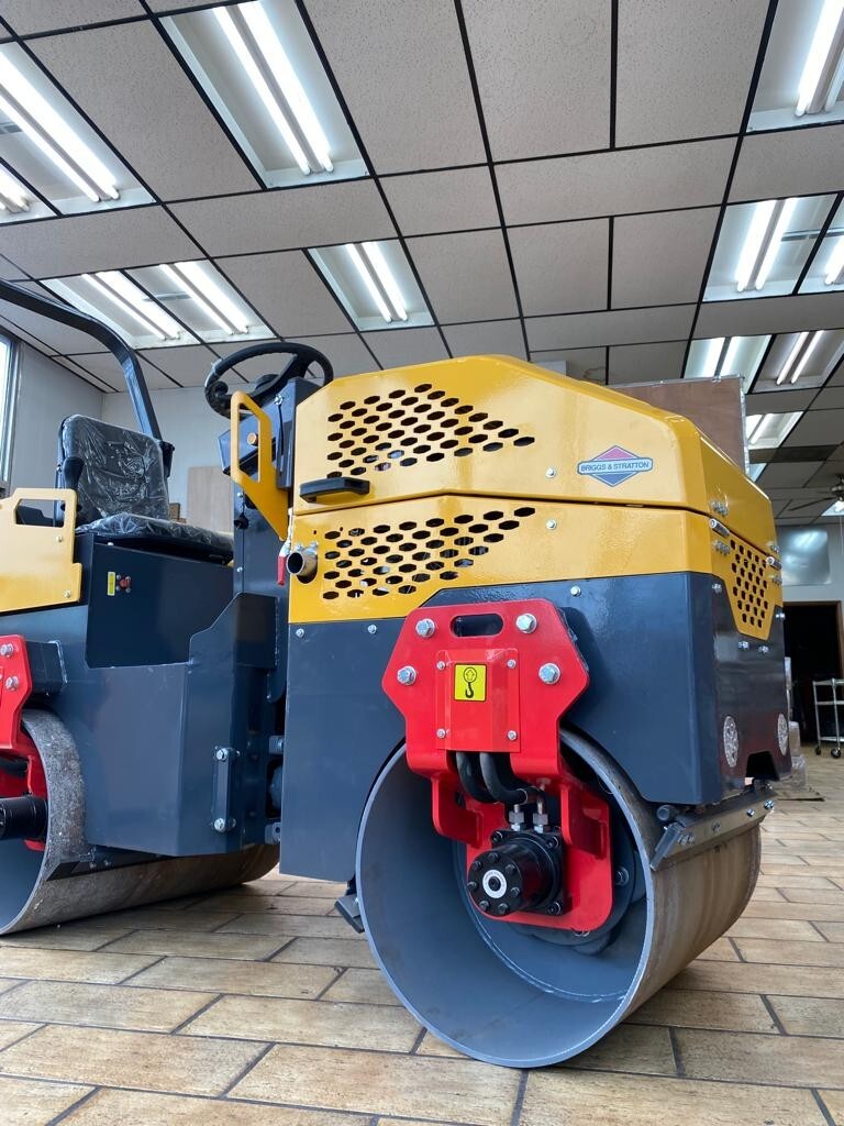 FREE SHIPPING New 1 Ton Asphalt Roller BRIGGS & STRATTON ENGINE - EPA certified