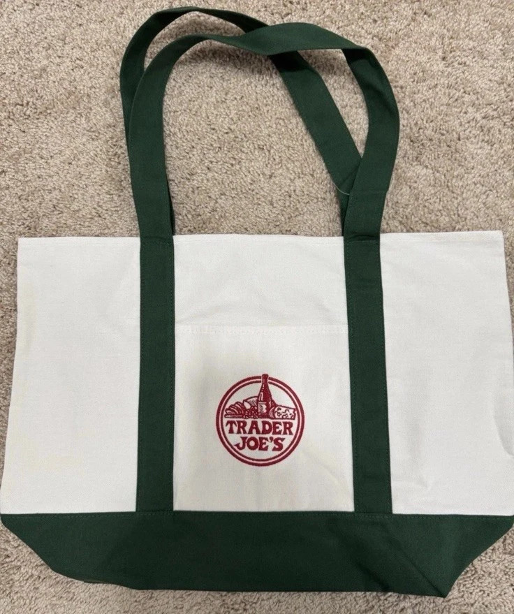 Trader Joe’s 2025 Xmas Green LARGE Canvas Bag, Off White, NEW, MISSING TAG