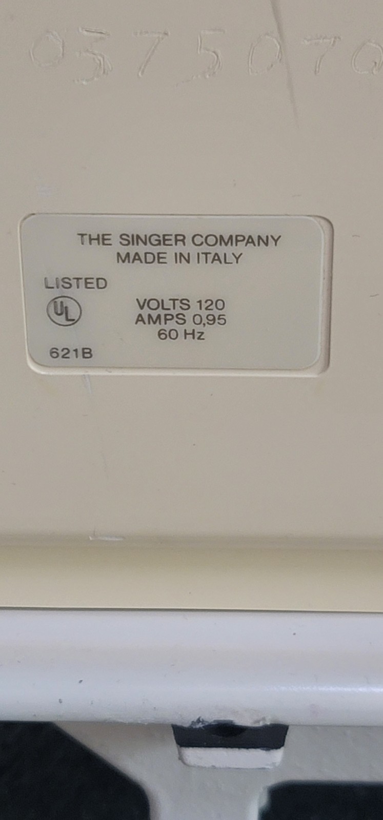 Singer Sewing Machine Fashion Mate 362 (made in Italy) - Used machine -Turns on