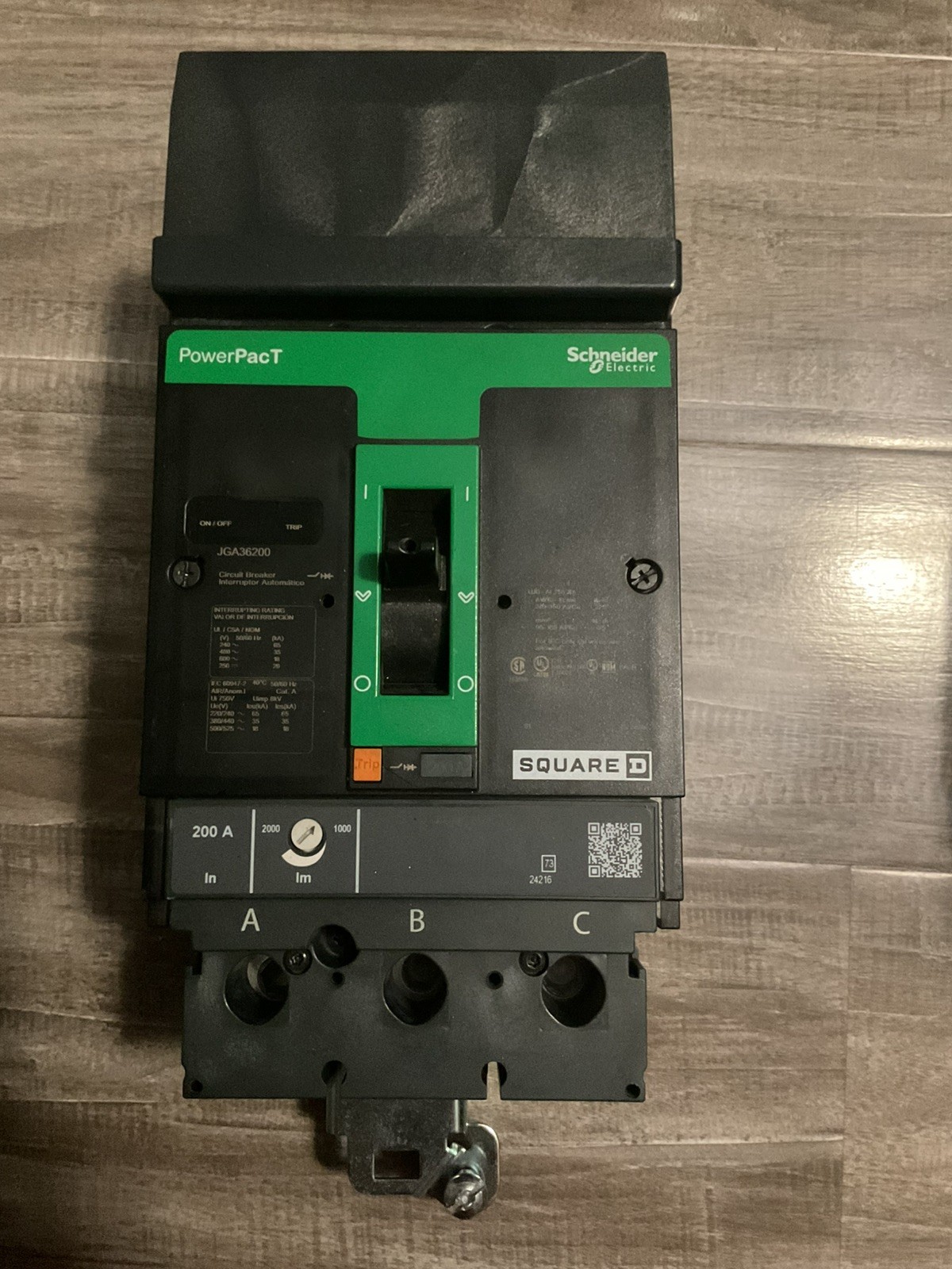 Square D Schneider PowerPacT JGA36200 200A Circuit Breaker