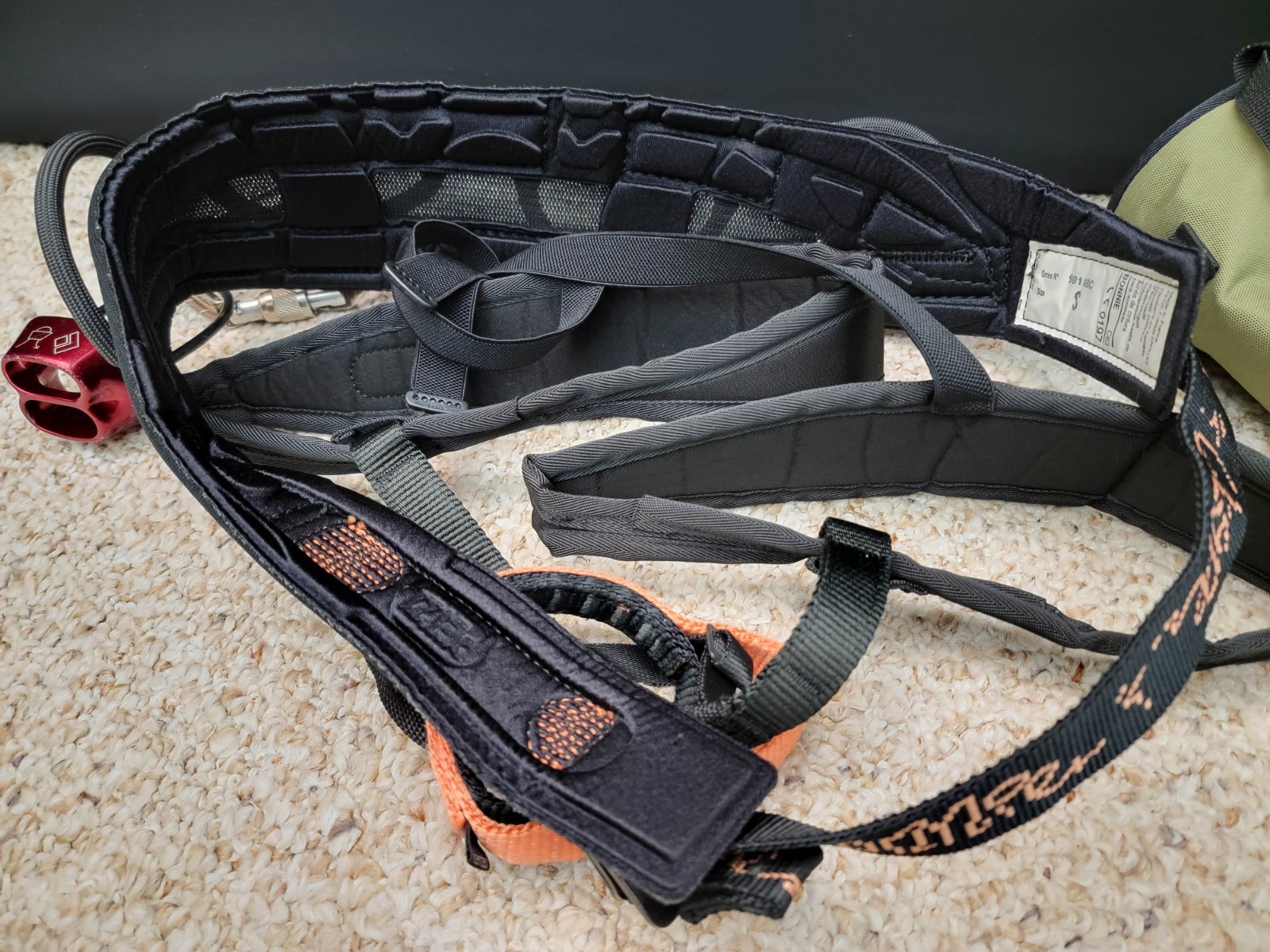 PETZL (France) Crolles Size Small Climbing Harness BD Belay Carabiner Chalk Bag.