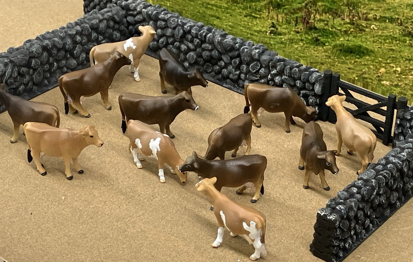 Custom CM Ertl 1:64 Lot Of 13 Jersey Dairy Breed Milk Cows Cattle Farm Scene