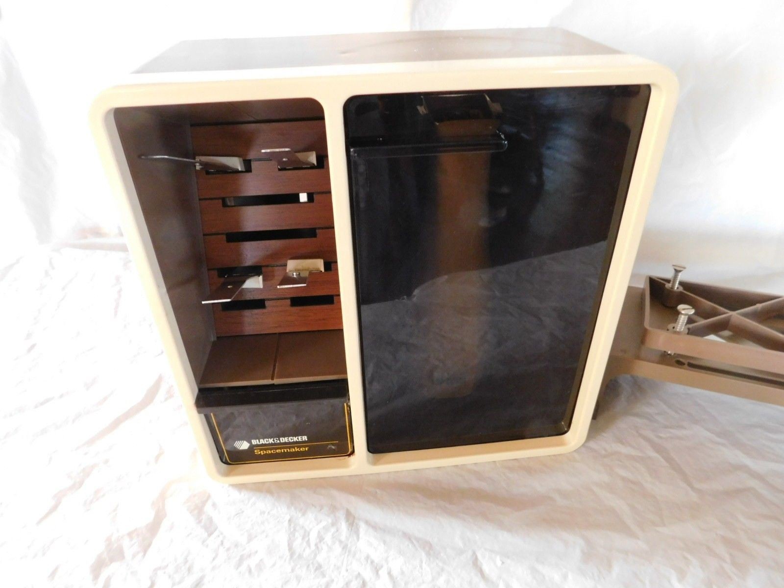 vintage Black & Decker spacemaker spacesaver electric knife undercounter kitchen